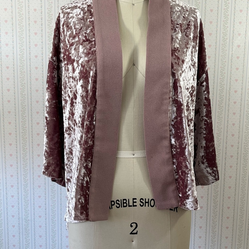 Zara W&B collection crepe cropped kimono. Rose pink crushed velvet. Medium